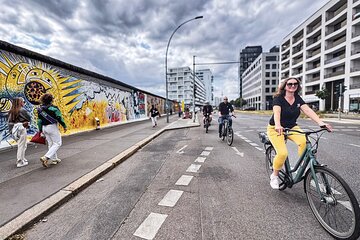 Berlin: Experience Alternative Kreuzberg on a Private Bike Tour