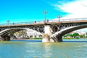 A Night Walk between Seville and Flamenco Triana