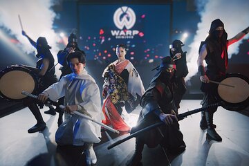 Ninja show in Shinjuku! Bottled water+ special headbands as gifts