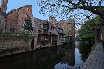 Authentic Medieval Bruges with a Local Guide and Chocolate 