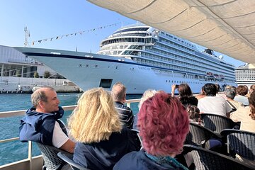 Bosphorus Cruise with Breakfast, Sunset and Stop on Asian Side 