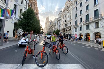 Madrid Guided Bike Tour in Plaza Mayor, Retiro Park and More