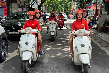 The insider's Hanoi + Train Street 4,5 Hours Female Ao Dai Riders