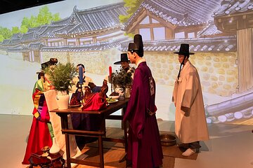 Time Travel in Seoul: Gyeongbokgung Palace, Folk Museum & Bukchon